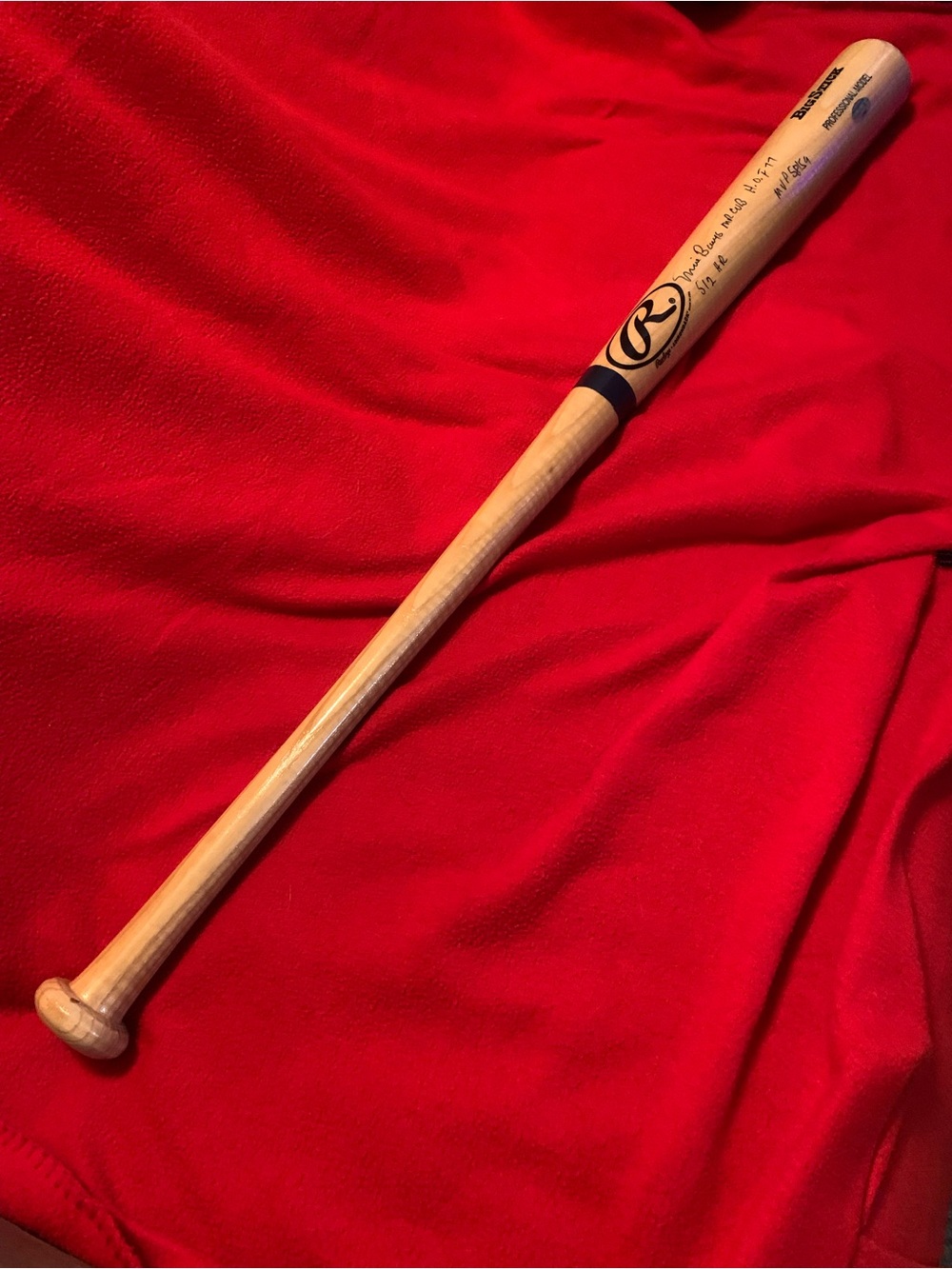 Rawlings bat Ernie Banks